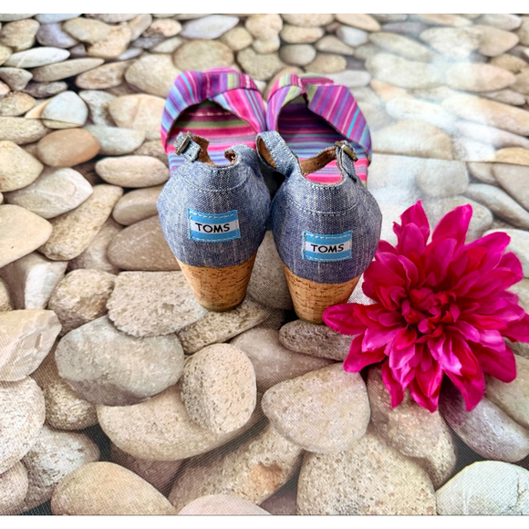 TOMS WEDGE SANDALS-9.5 - Picture 7 of 10
